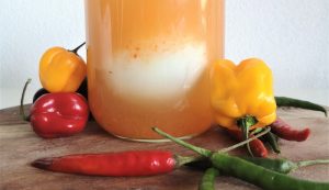 Gefermenteerde hotsauce pekeleieren